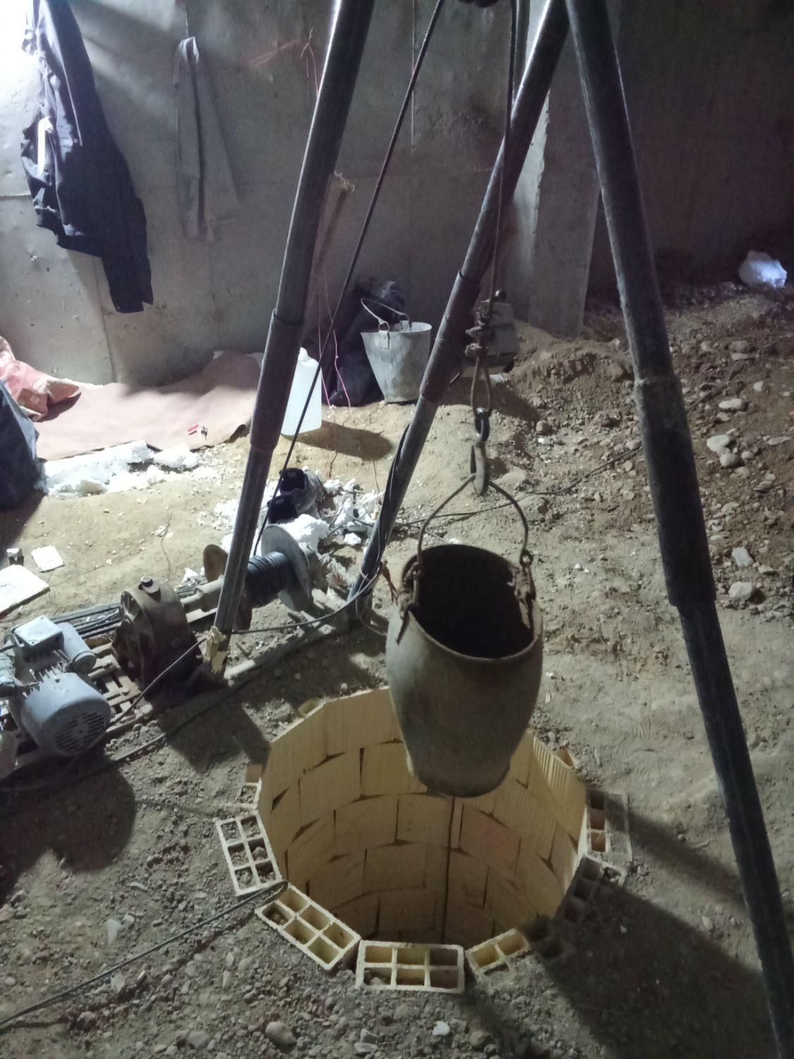 چاه کن (مقننی)|خدمات پیشه و مهارت|شیروان (خراسان), |دیوار