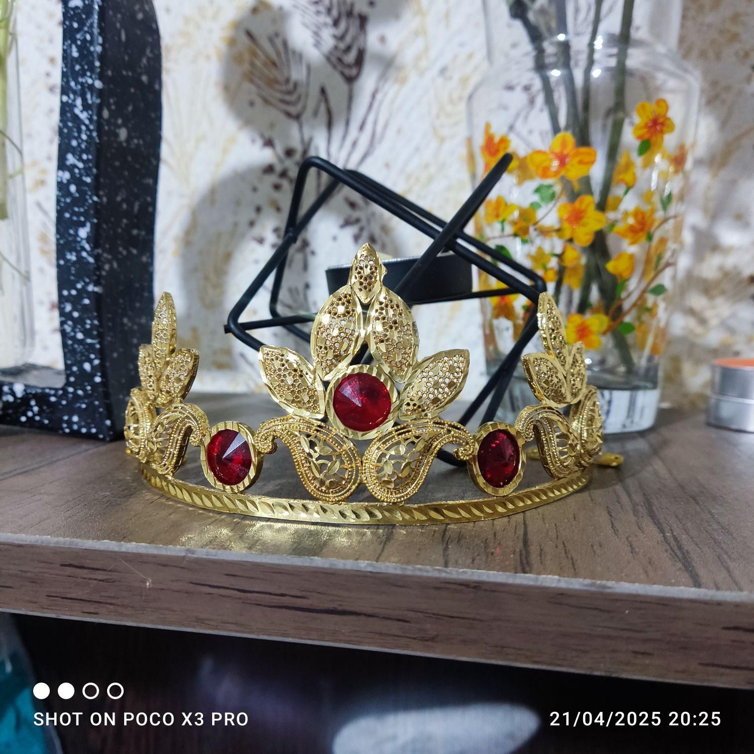 یک عدد تاج رنگ ثابت با ۶ عدد سوزن زیر گلویی|زیورآلات و اکسسوری|شیراز, فخرآباد (دروازه کازرون)|دیوار