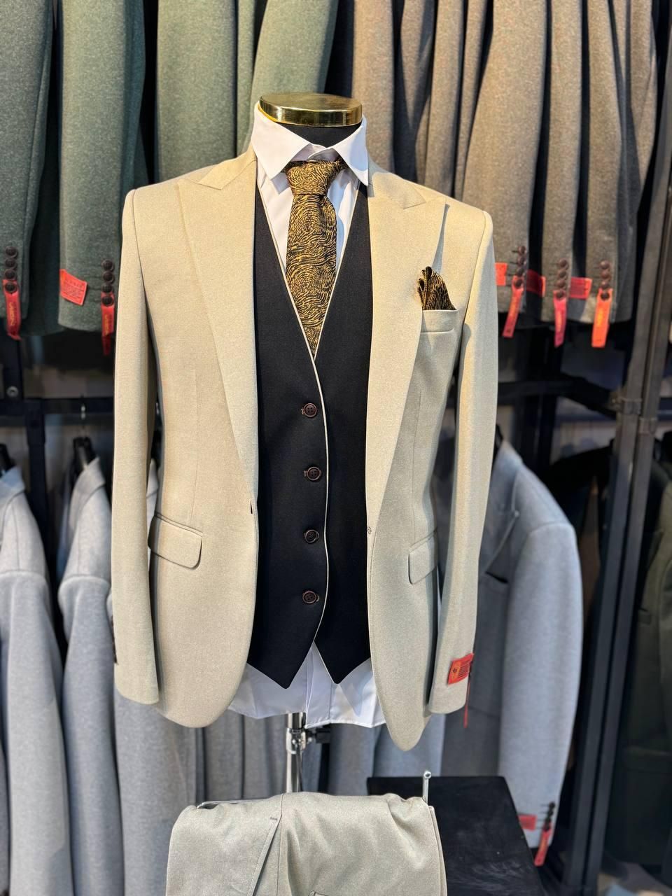 کت و شلوار کرم ژیله مشکی کرم دوخت صنعتی(شوک پلاس )|لباس|تبریز, |دیوار