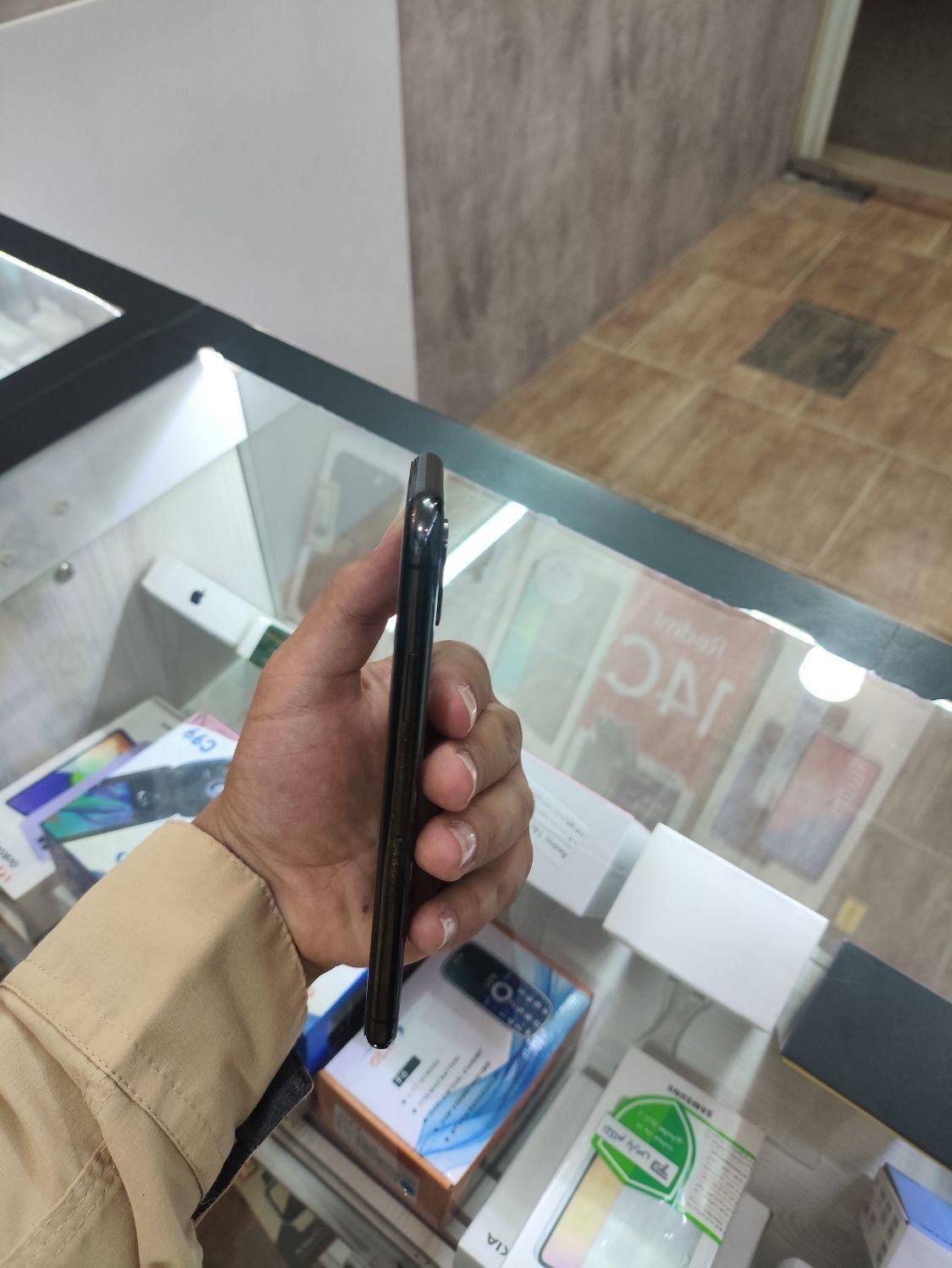 اپل iPhone X با حافظهٔ ۲۵۶ گیگابایت|موبایل|یزد, |دیوار