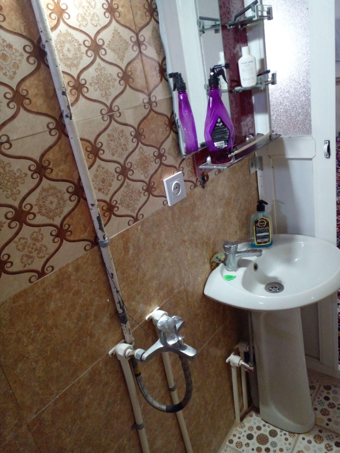 سوئیت همراه با پارکینگ شبانه روز ۶۰۰|اجارهٔ کوتاهمدت آپارتمان و سوئیت|نهاوند, |دیوار