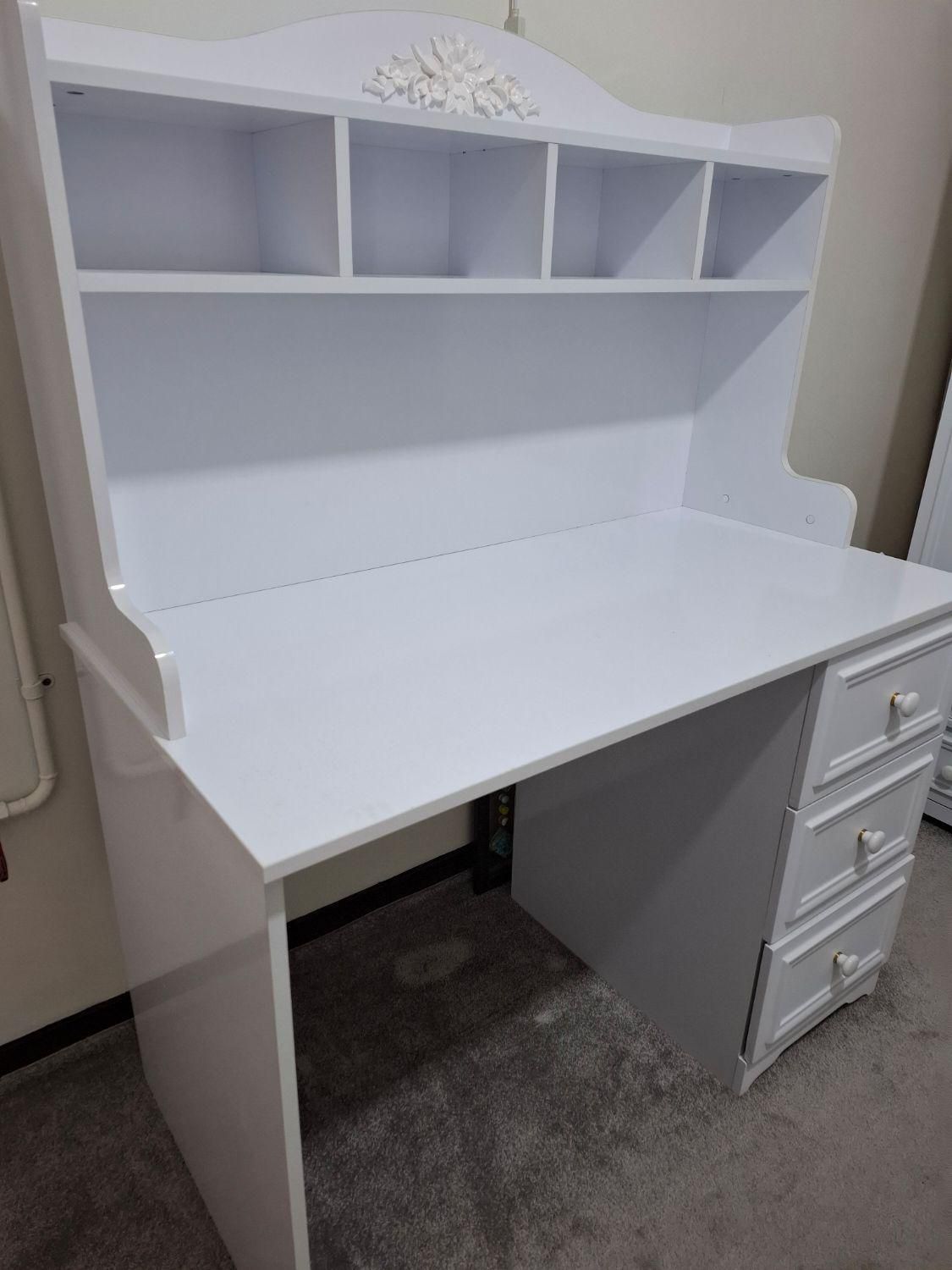 میزتحریر کاملا نو|میز تحریر و کامپیوتر|شاهین‌شهر, عطار|دیوار