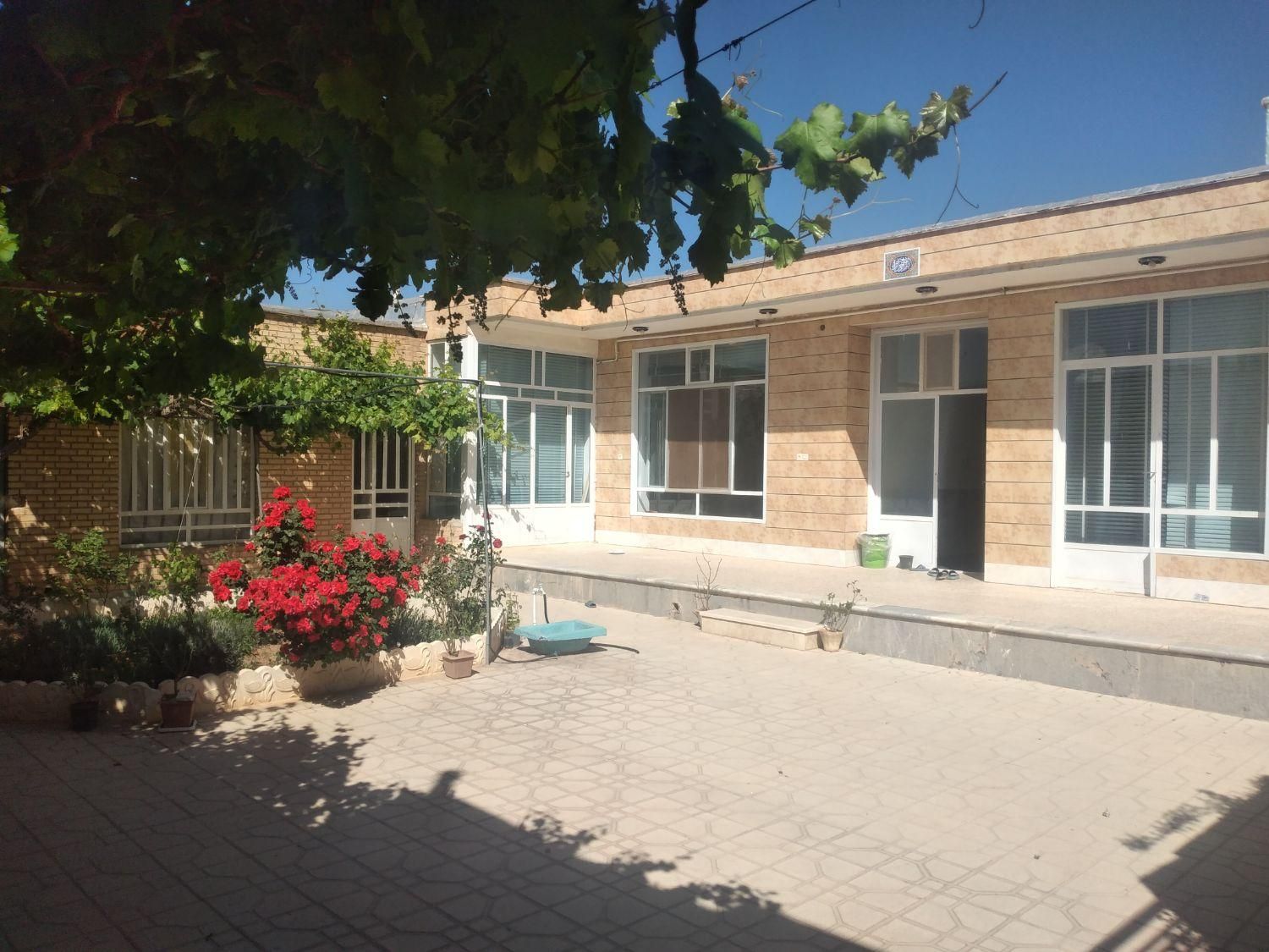 فروش خانه ویلایی|فروش خانه و ویلا|آباده, |دیوار