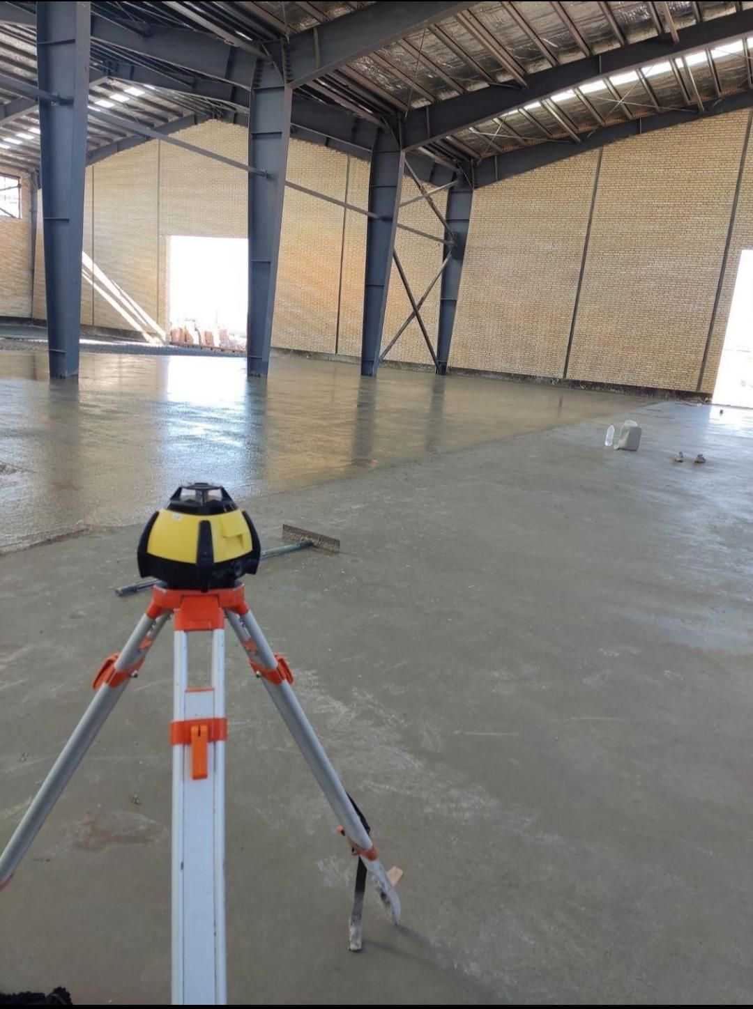 بتن ریزی و ماله پروانه ای و مجری کف سازی|خدمات پیشه و مهارت|شیراز, پارک آزادی|دیوار