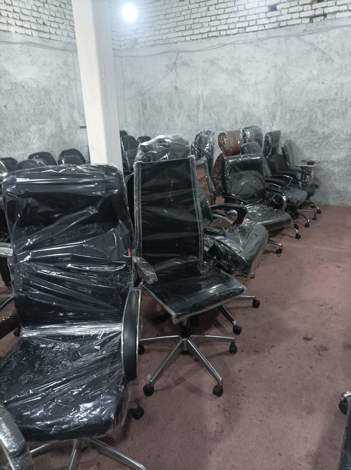 میز وصندلی اداری تمام صندلی‌ها استوک در حد نو|دفتر کار|مشهد, طلاب|دیوار