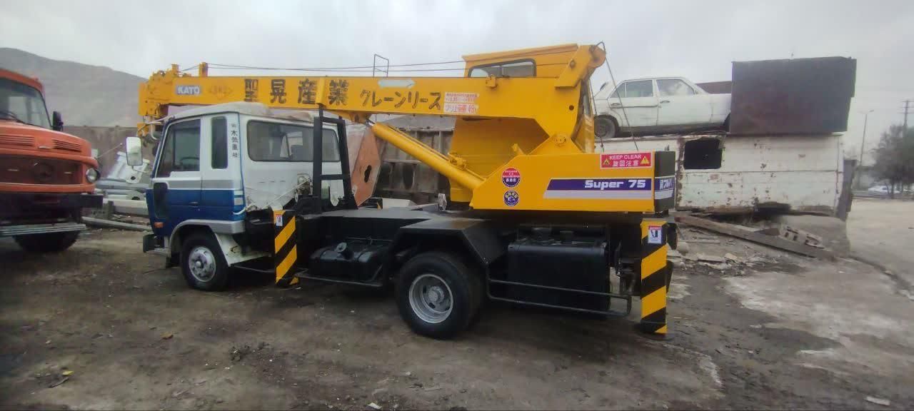 خدمات جرثقیل..بالا کردن مصالح ساختمانی|خدمات حمل و نقل|اردکان, |دیوار