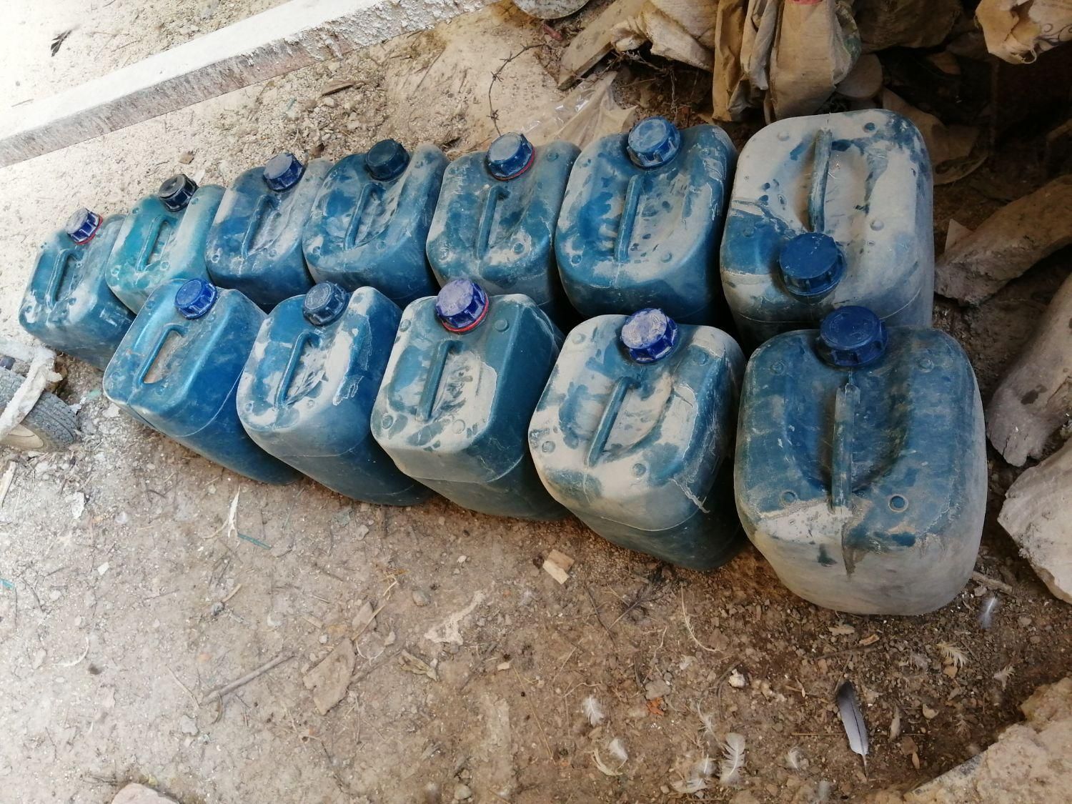 فروش ۱۲ تا گالن ۲۰لیتری جای نفت و...  دبه سالم|ظروف نگهدارنده، پلاستیکی، یک‌بارمصرف|سرپل ذهاب, |دیوار