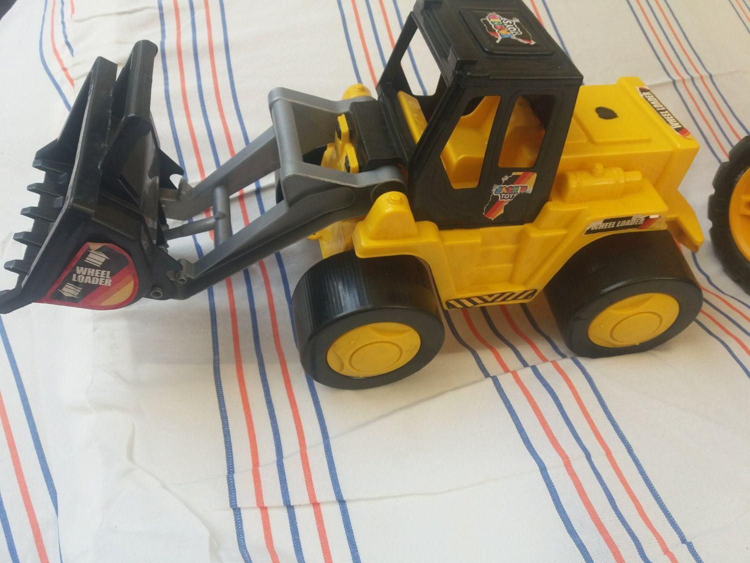 کمپرسی پلاستیکی زرد ویک عد لودر پلاستیکی|اسباببازی|تهران, زرکش|دیوار