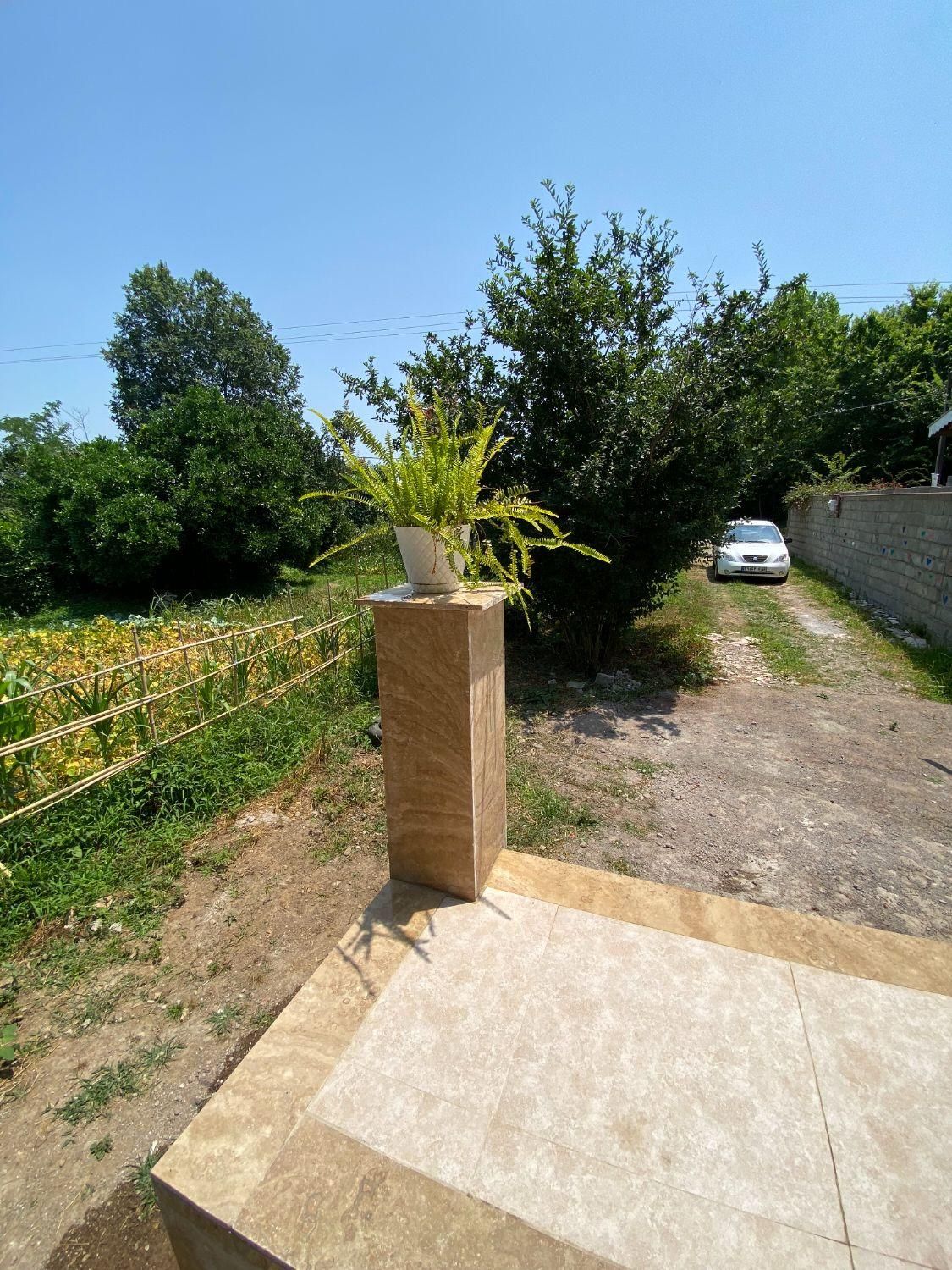 ویلا جنگلی سه گل نوساز ۹۰ متری باتراس وحیاط دلباز|اجارهٔ کوتاه‌مدت ویلا و باغ|شفت, |دیوار