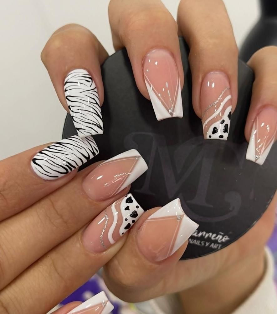 خدمات کاشت و ترمیم و اموزش ناخن با12سال سابقه کار|خدمات آرایشگری و زیبایی|شیراز, شهرک سراج|دیوار