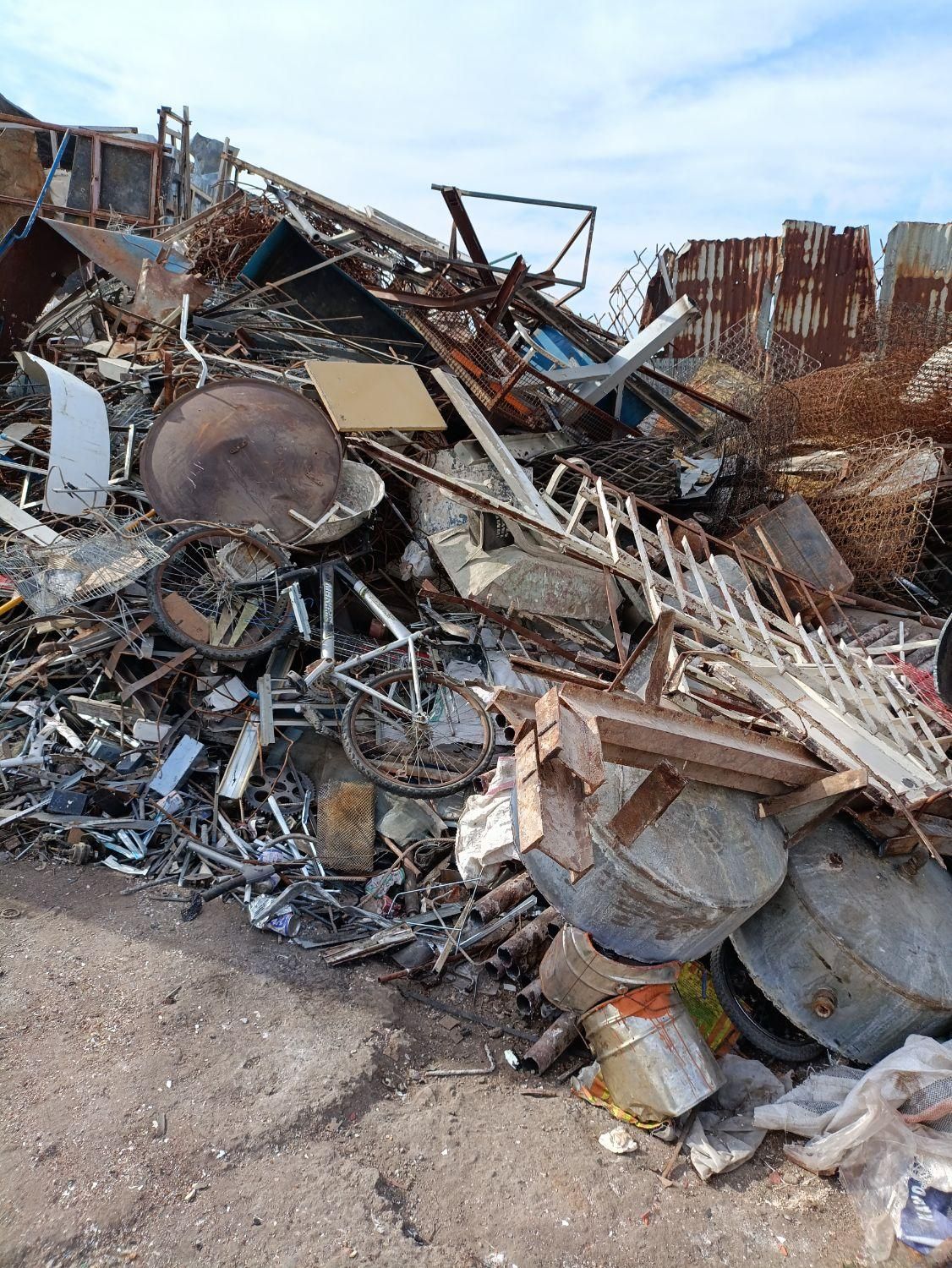 خریدوفروش آهن آلات ضایعات درب پنجره قوطی لوله ورق|عمدهفروشی|کرج, گلشهر|دیوار