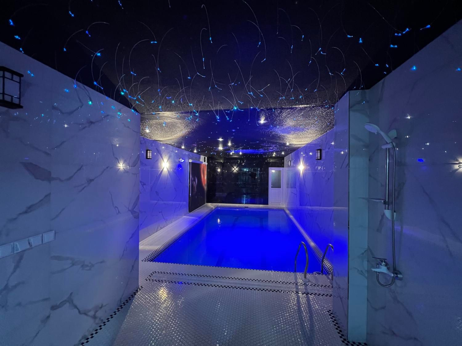 اجاره ویلا استخردار دربست جنگلی|اجارهٔ کوتاهمدت آپارتمان و سوئیت|چالوس, |دیوار