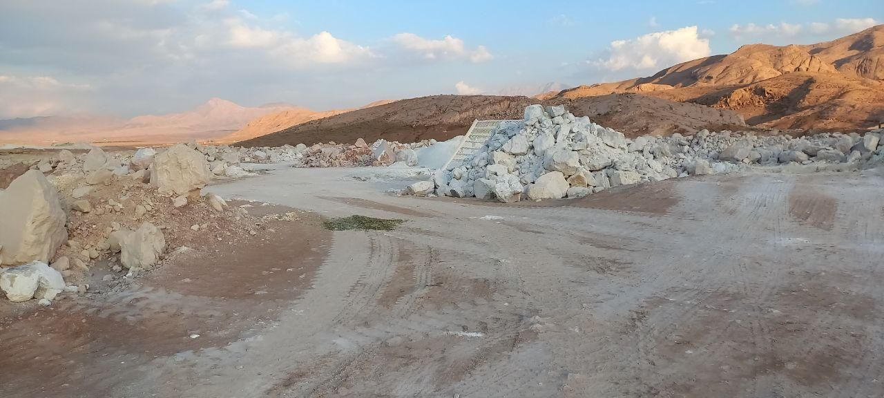 اهک سرندی/اهک کلوخه/اهک صنعتی|عمدهفروشی|قلعه گنج, |دیوار