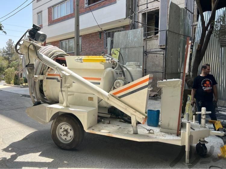 اجرای فوم بتن به جای پوکه با تراز لیزری نقطه‌ای|خدمات پیشه و مهارت|سیرجان, |دیوار