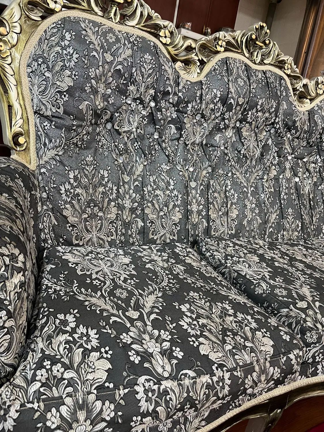 مبل سلطنتی رنگ نقره‌ای چوب راش ۷ نفره (۲ میزبان)|مبلمان خانگی و میز عسلی|سمنان, |دیوار