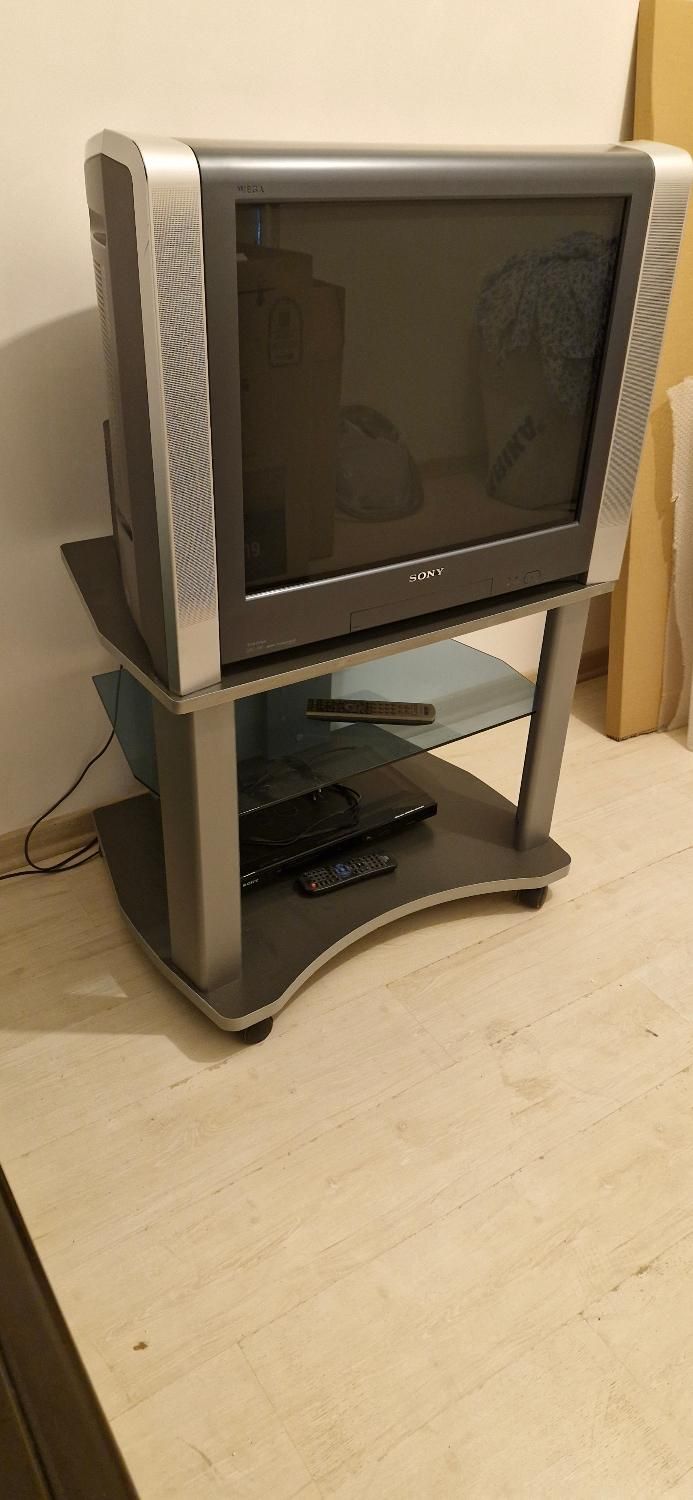 تلویزیون ۲۹ اینچ سونی همراه با میز|تلویزیون و پروژکتور|اردبیل, |دیوار