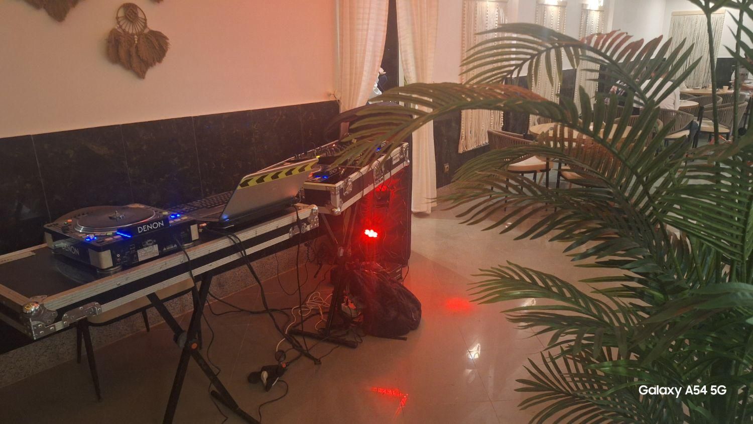 زیر قیمت توافقی و اموزش.دستگاه دی جی دنون ۳۷۰۰|آلات موسیقی|اصفهان, سیچان|دیوار