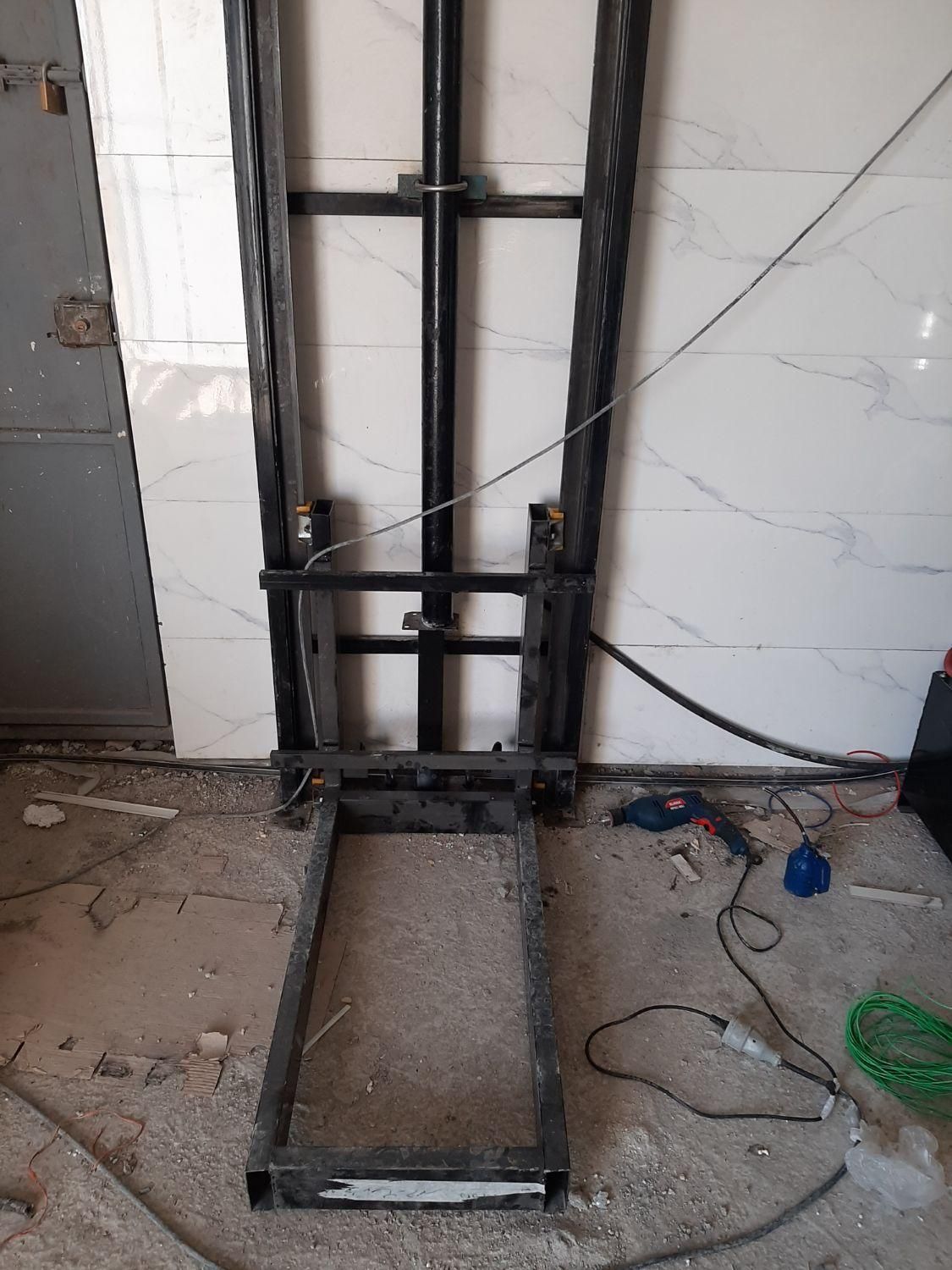 نصب و سرویس انواع آسانسور کششی و بالابر هیدرولیک|خدمات پیشه و مهارت|خرمشهر, |دیوار