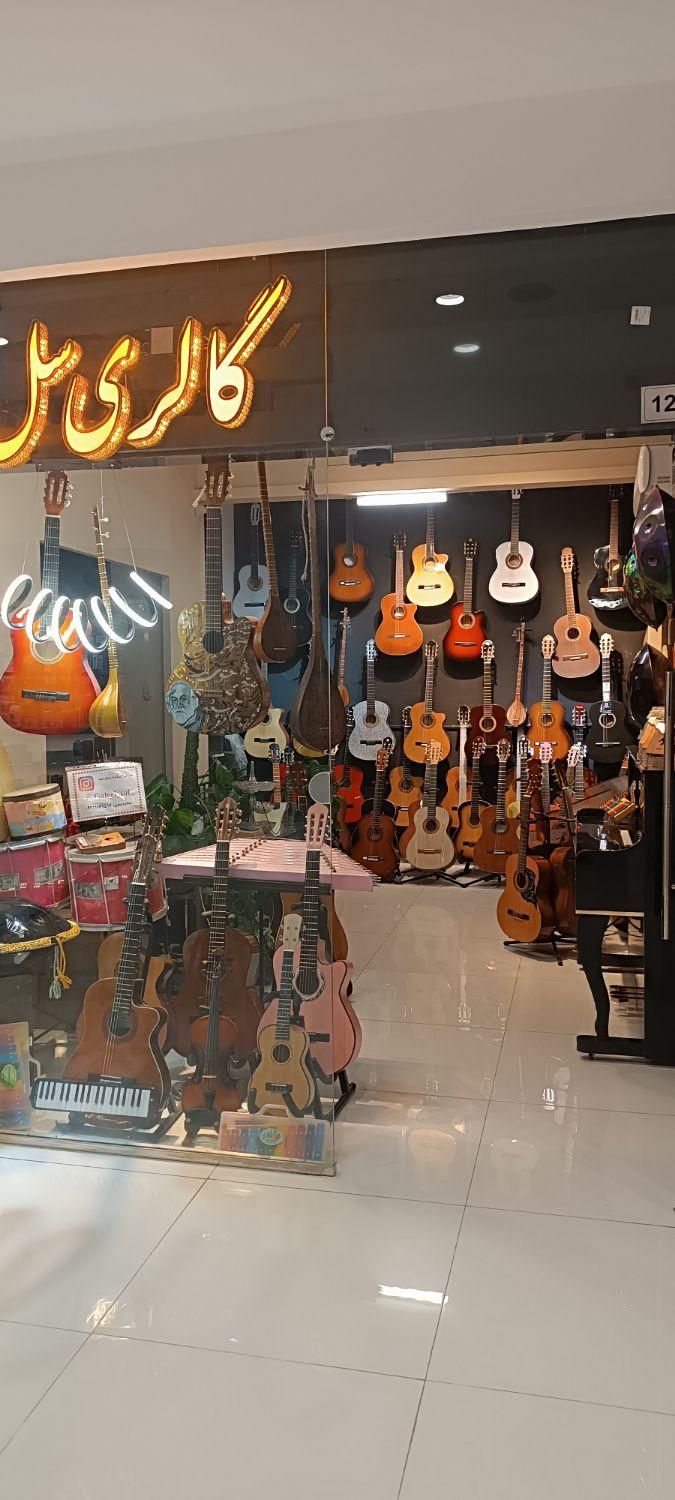 فروش گیتار والنسی|گیتار، بیس، امپلیفایر|نیشابور, فردوس شمالی|دیوار