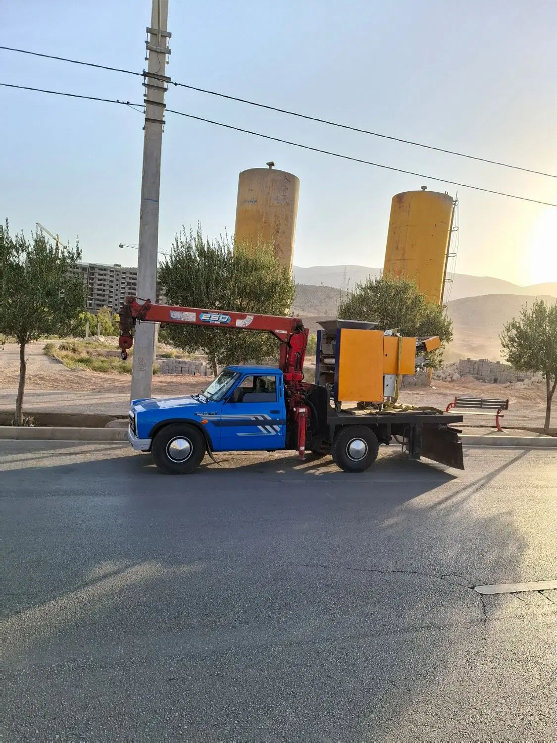 خدمات جرثقیل خاور ۳تن نیسان کفی دکل بلند (جهت کار)|خدمات حمل و نقل|شیراز, شهرک مطهری|دیوار