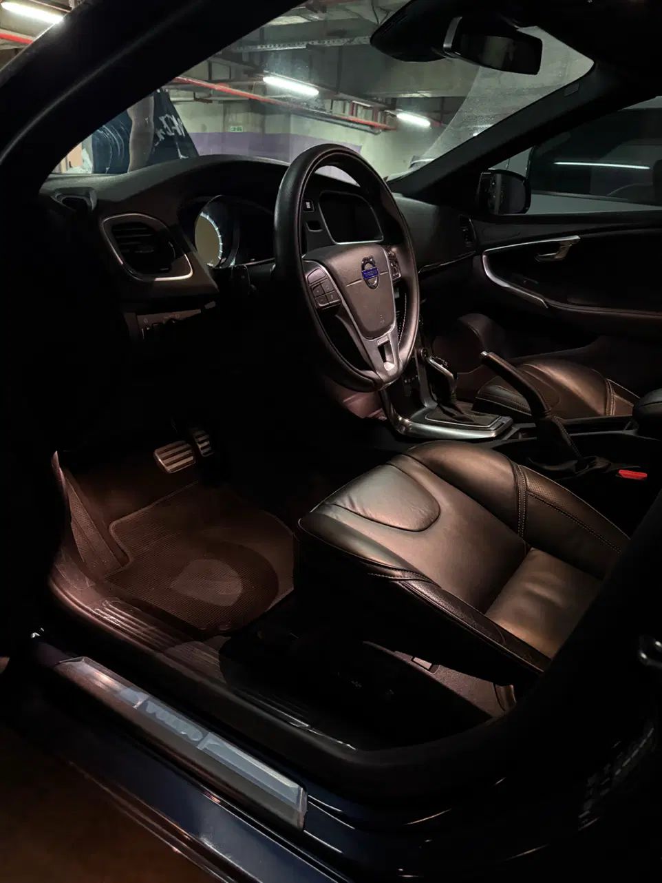 Volvo V40 R Design plus|خودرو سواری و وانت|تهران, مرزداران|دیوار