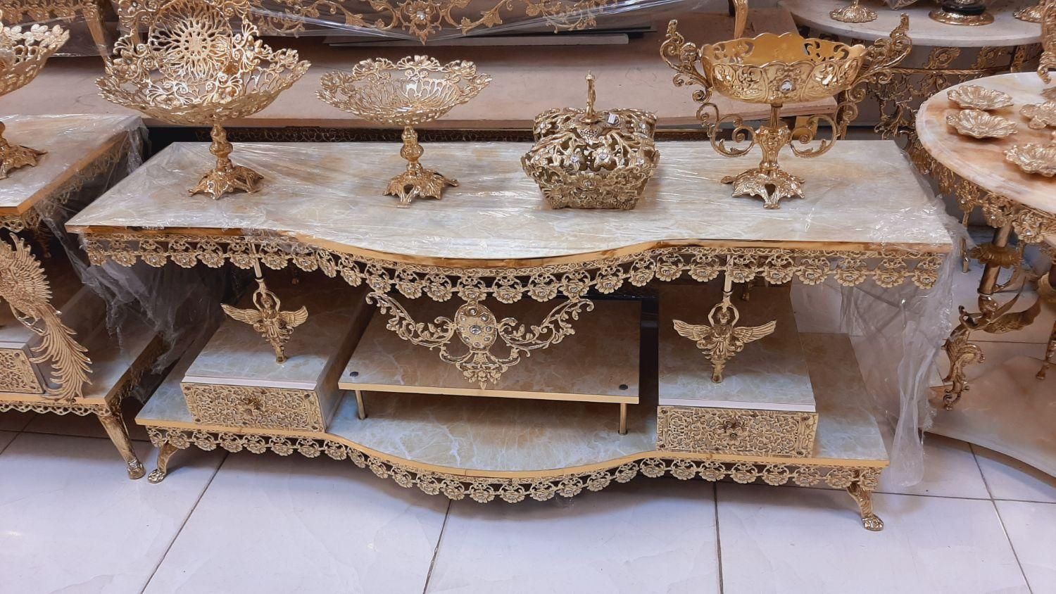 میز تلویزیون خم محرابی گل رز تاجدار برنز سوگلی|میز تلویزیون|زنجان, |دیوار
