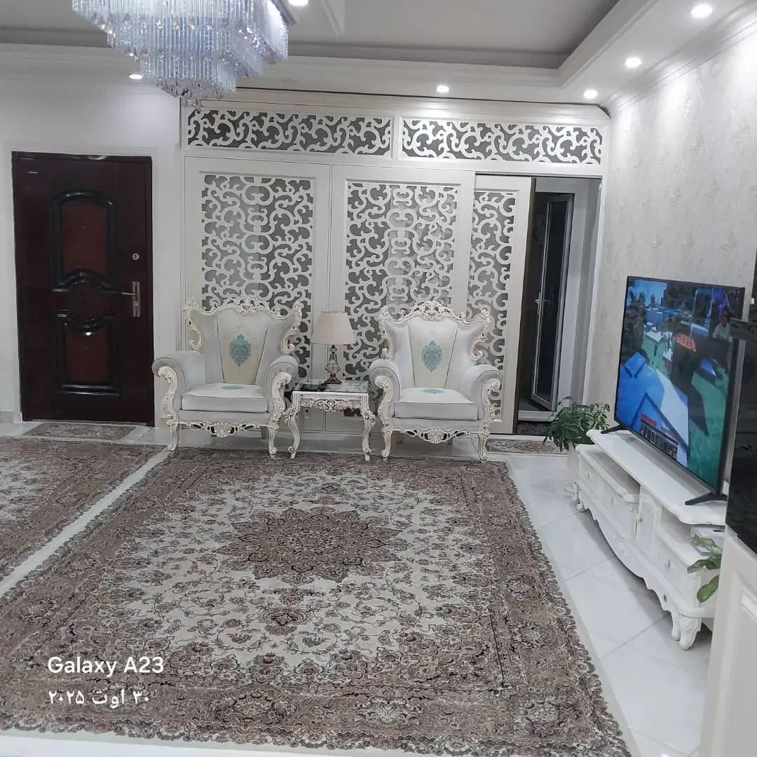 مبلمان کلاسیک و استیل به دلیل معاوضه خونه میفروشم|مبلمان خانگی و میز عسلی|تهران, تهرانسر غربی|دیوار