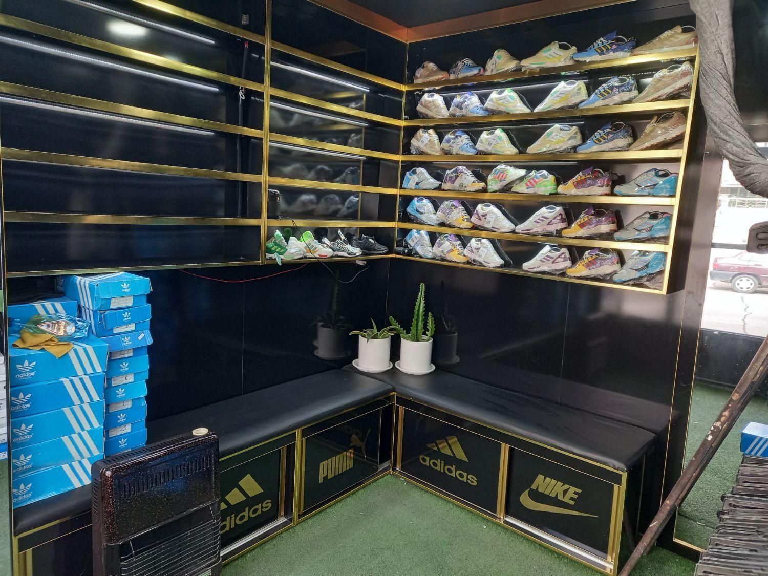 دکور کتونی،لباس،لوازم جانبی موبایل،|فروشگاه و مغازه|اراک, |دیوار