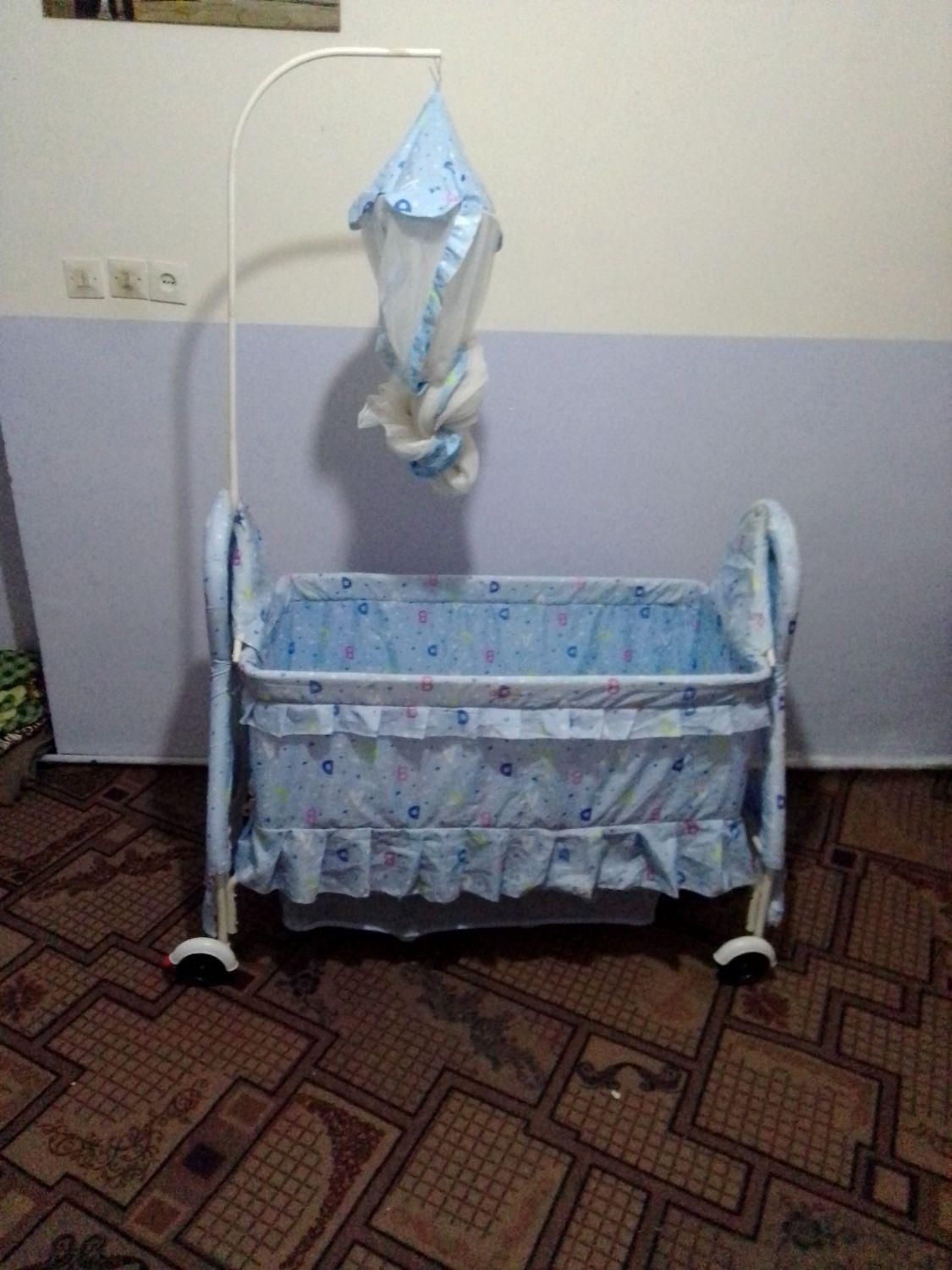 گهواره نوزاد با پشه بند|تخت و صندلی بچه|قوچان, |دیوار