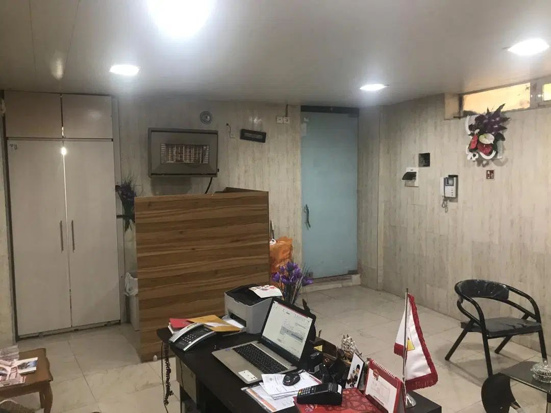 دفترکار/اجاره یافروش/33متر/بَرخیابان/کلیه انشعابات|اجارهٔ دفتر کار، اتاق اداری، مطب|اصفهان, علی قلی آقا|دیوار
