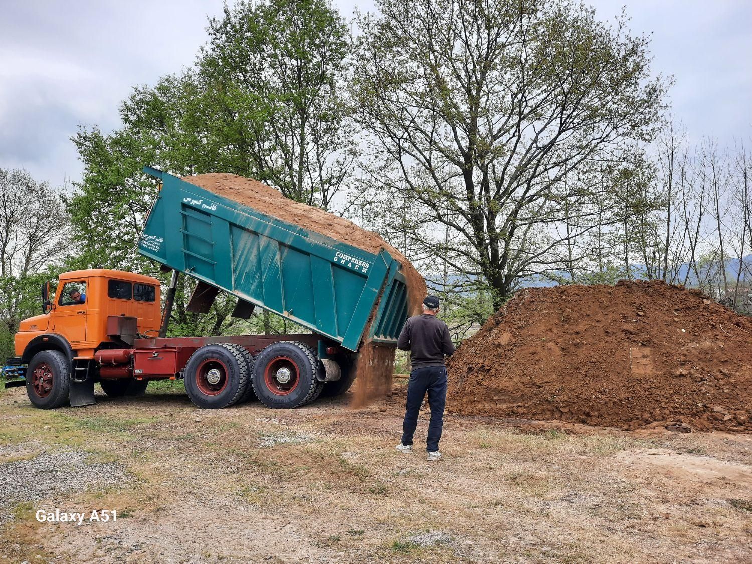 خاک و کود طبیعی مرغوب برای باغچه|خدمات باغبانی و درختکاری|رشت, لاکان|دیوار