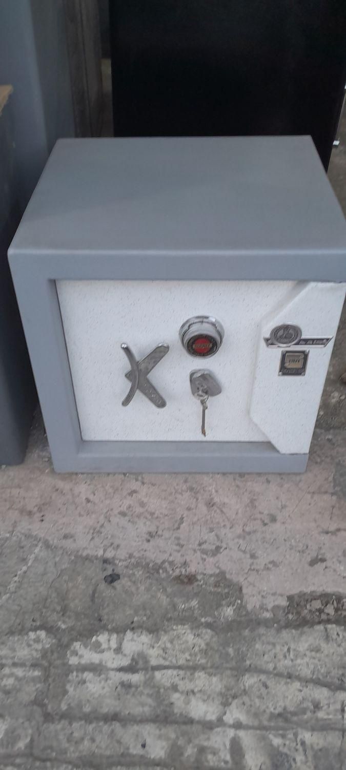گاوصندوق ایزار گاو صندوق مرکزی ایران کاوه|ابزارآلات|کرج, باغستان|دیوار