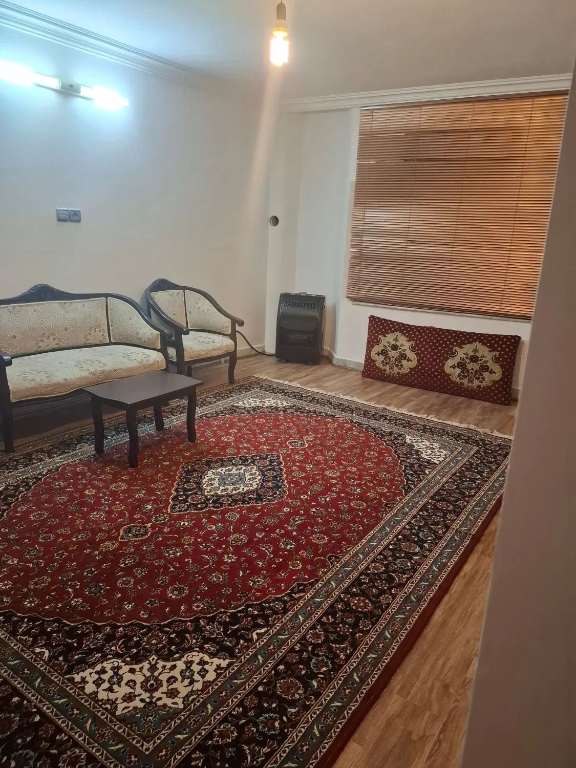 اجاره آپارتمان ۷۰ متری مبله دانشجویی(فقط بانوان)|اجارهٔ آپارتمان|نیشابور, شهرک ولیعصر|دیوار