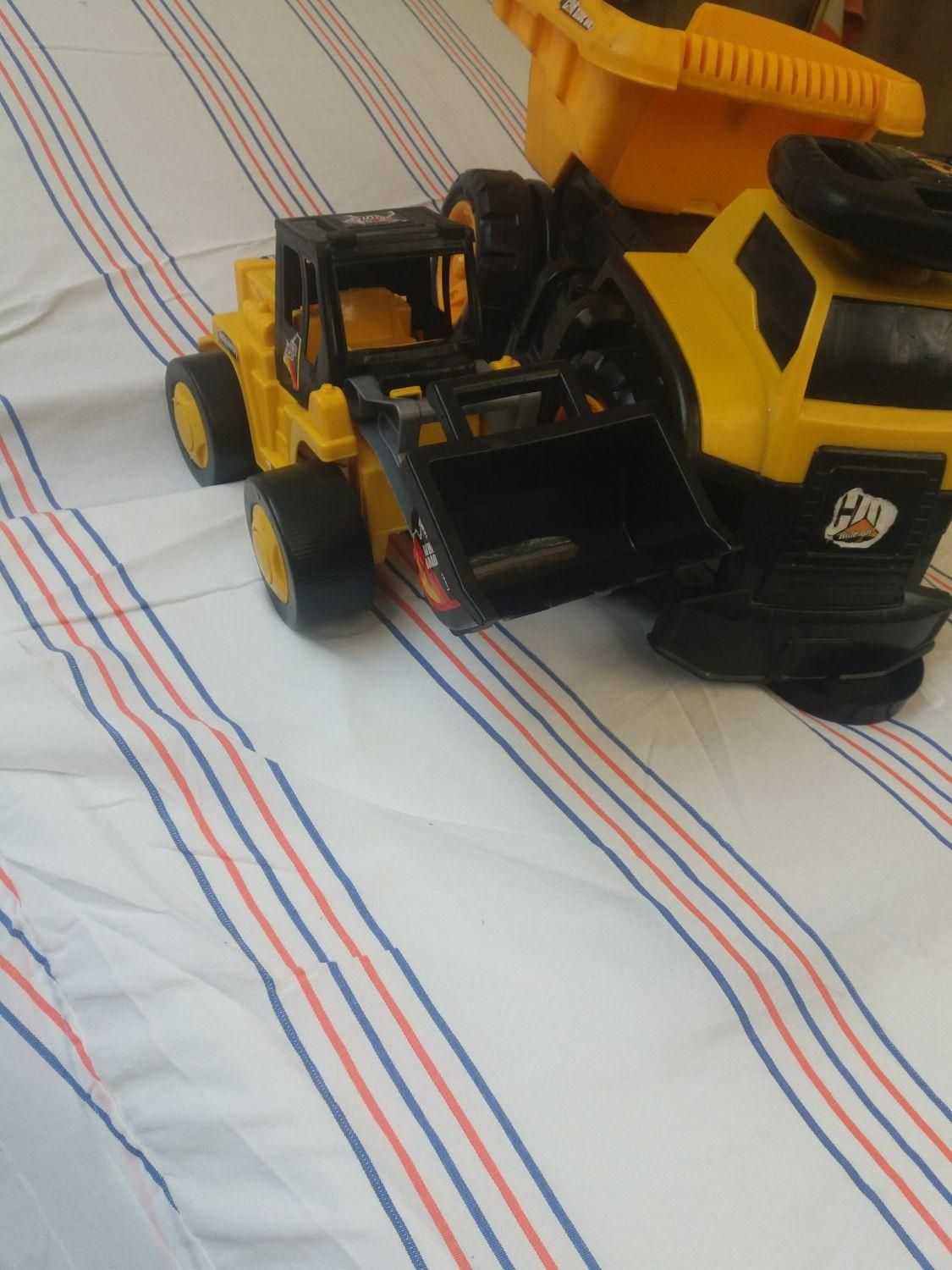 کمپرسی پلاستیکی زرد ویک عد لودر پلاستیکی|اسباب‌‌بازی|تهران, زرکش|دیوار