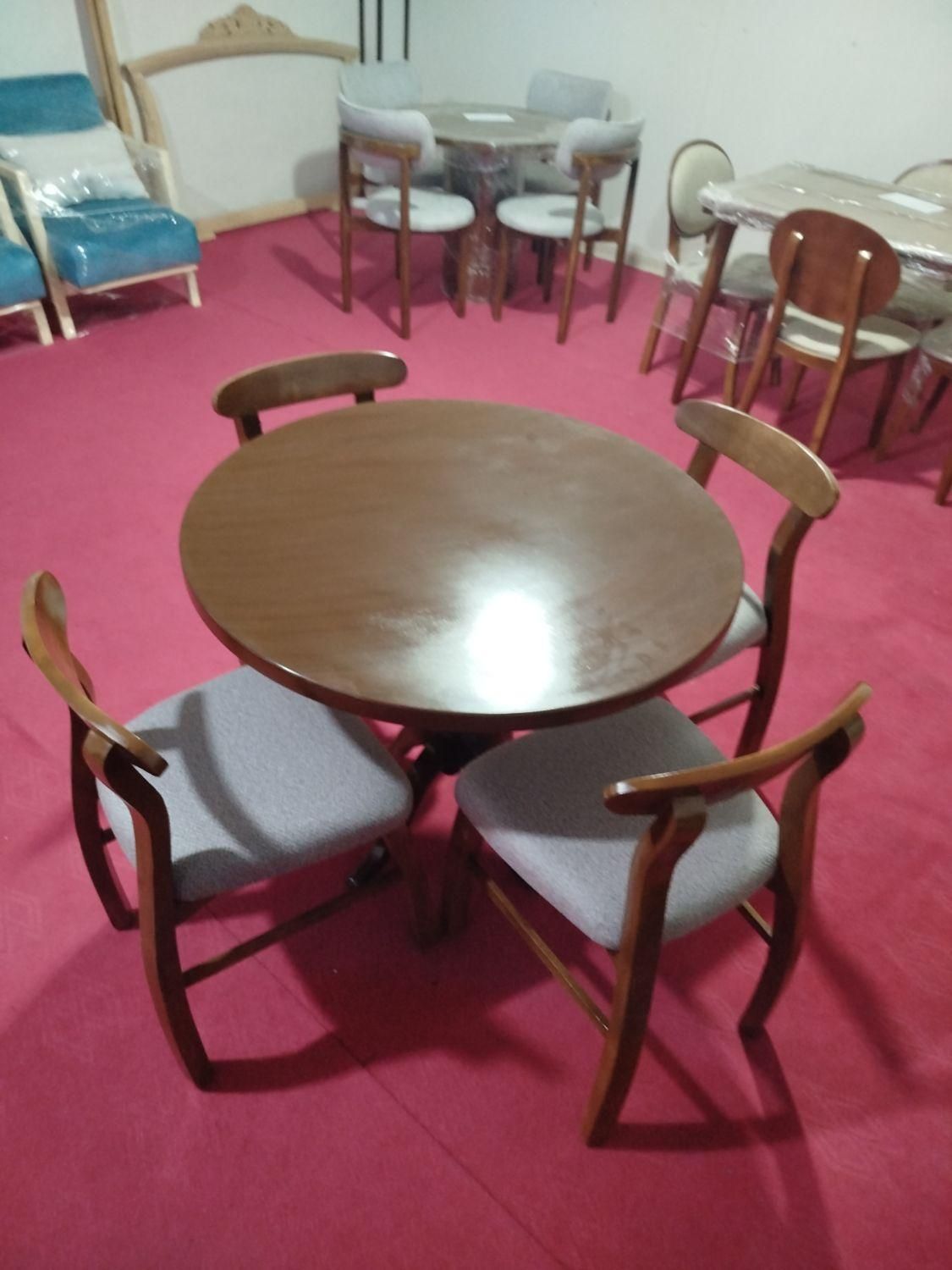 میز نهار خوری گلدانی و صندلی کایا|میز و صندلی غذاخوری|بومهن, |دیوار