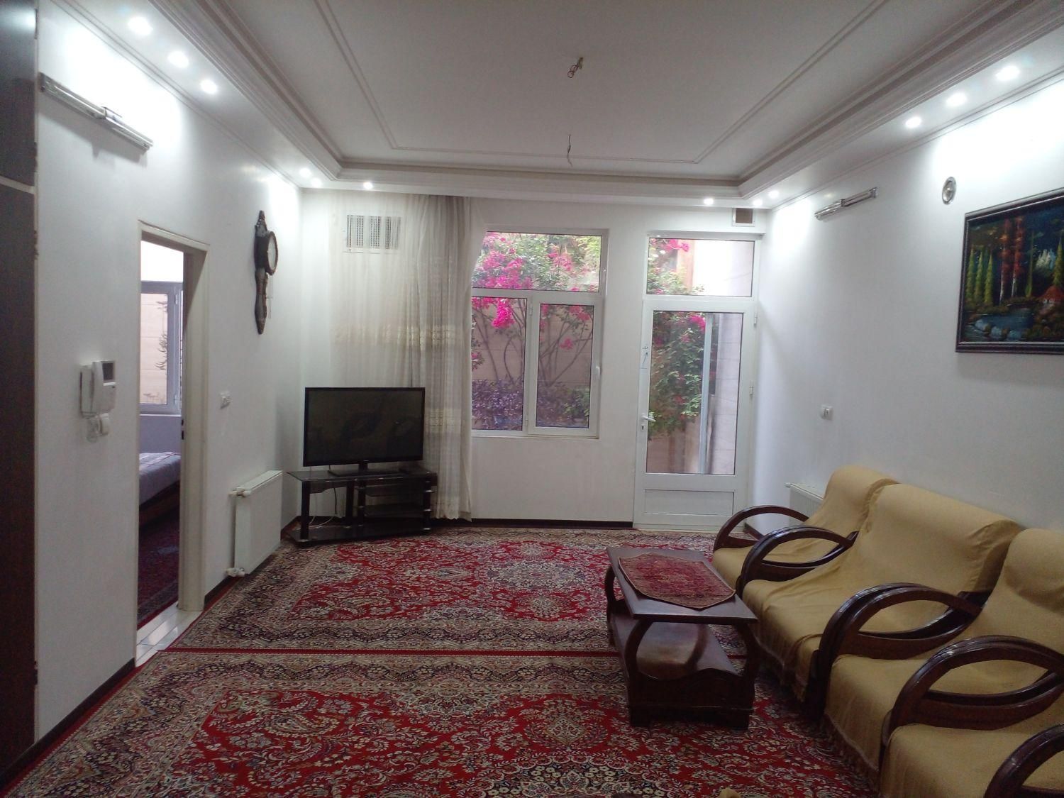 سوئیت همکف با حیاط و پارکینگ درمرکزشهر|اجارهٔ کوتاهمدت آپارتمان و سوئیت|یزد, |دیوار