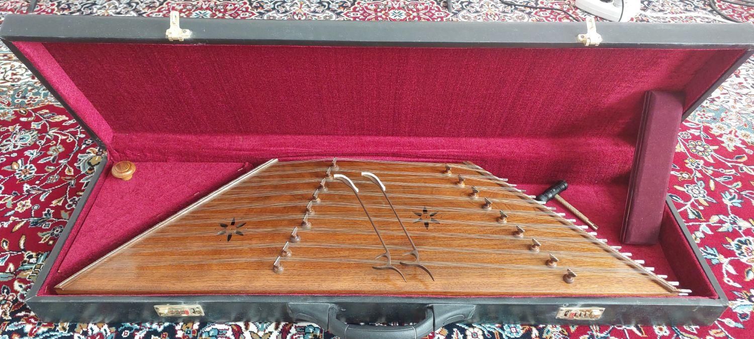 سنتور استاد مهدی درویشی سازنده بنام اصفهان|سازهای سنتی|شیراز, زند|دیوار