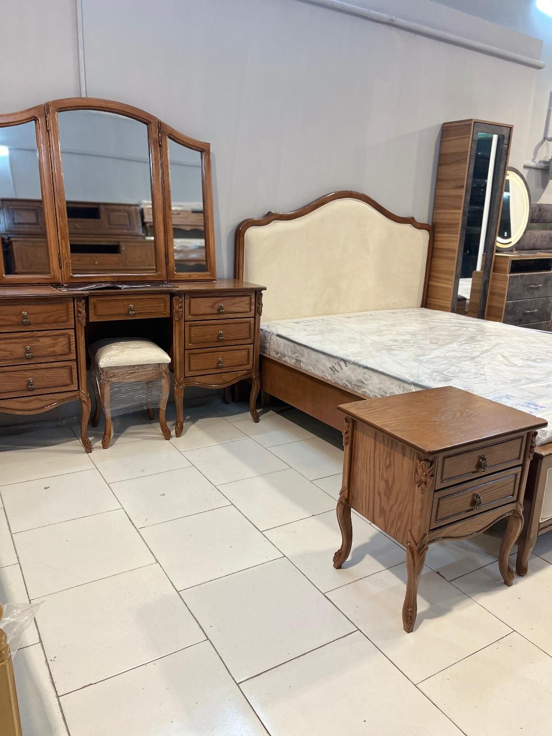 تخت و تشک  سرویس چوب ابزاری (چک)|تخت و سرویس خواب|مشهد, ایثارگران|دیوار