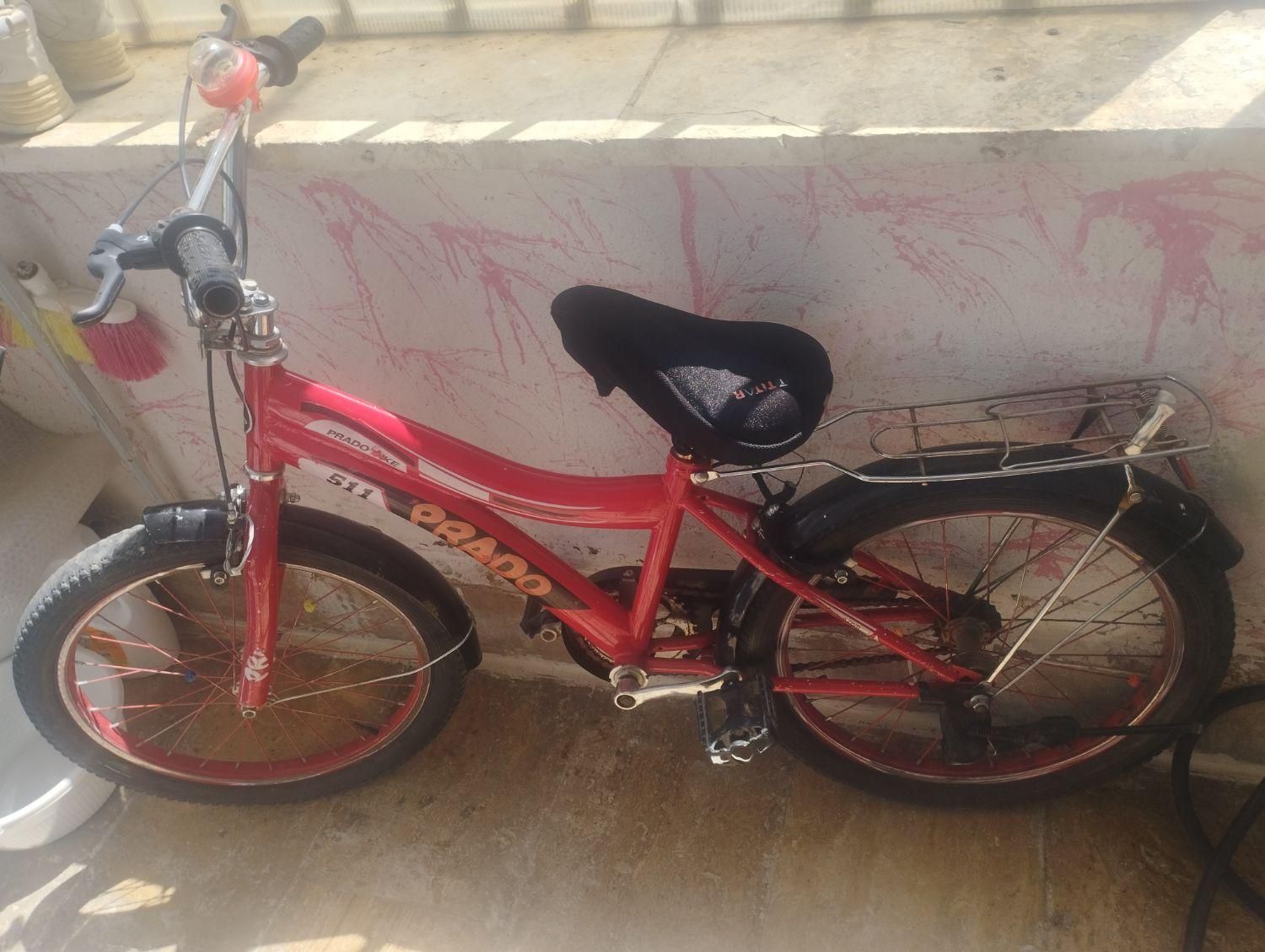 لاستیک عقب پنجره هست|دوچرخه، اسکیت، اسکوتر|دماوند, مسکن مهر گیلاوند|دیوار