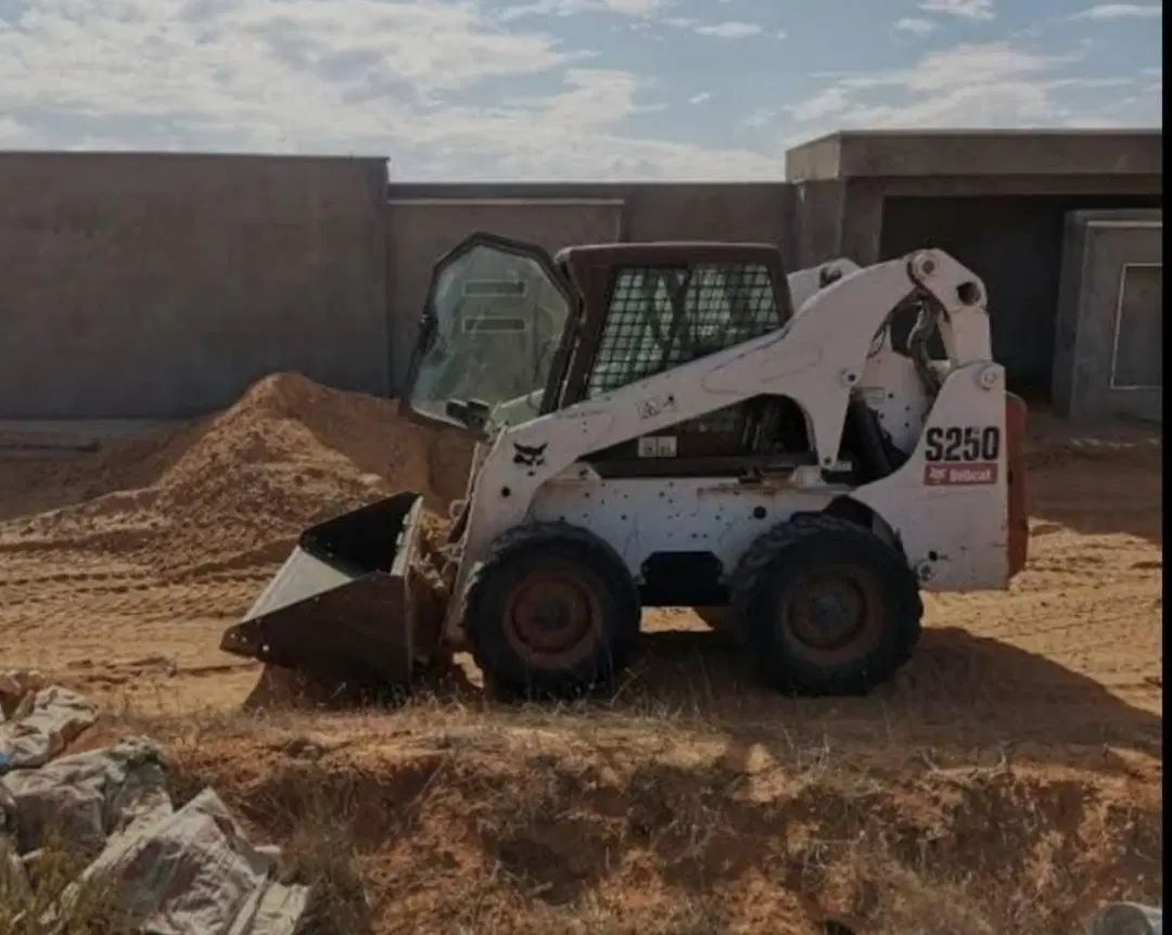 خاکبرداری بیل مکانیکی بابکت و مینی بیل پیکور دار|خدمات حمل و نقل|رودهن, |دیوار