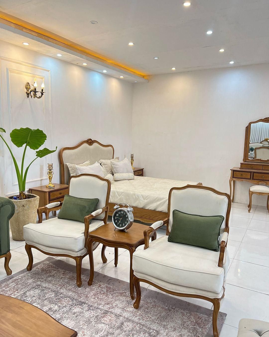 مبل فرانسوی کینگ V|مبلمان خانگی و میز عسلی|مشکیندشت, |دیوار