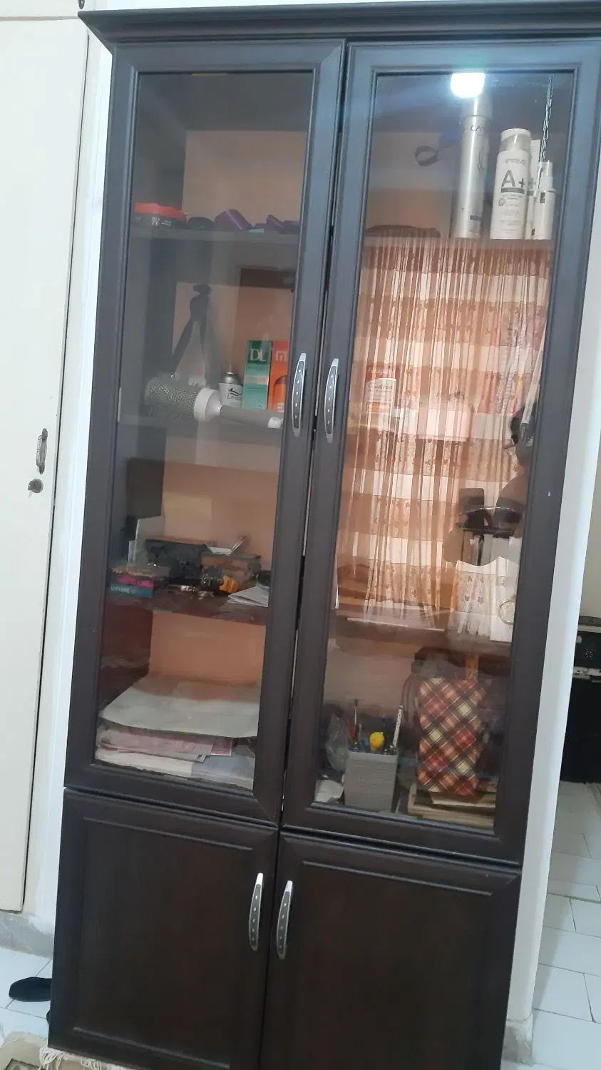 یک عدد میز ویگ عددجاکتابی سالم|میز تحریر و کامپیوتر|کرج, باغستان|دیوار