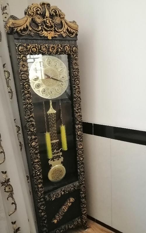 آینه وکنسول وتعدادی اسباب بازی کودک. صندلی کودم|بوفه، ویترین، کنسول|جوانرود, |دیوار