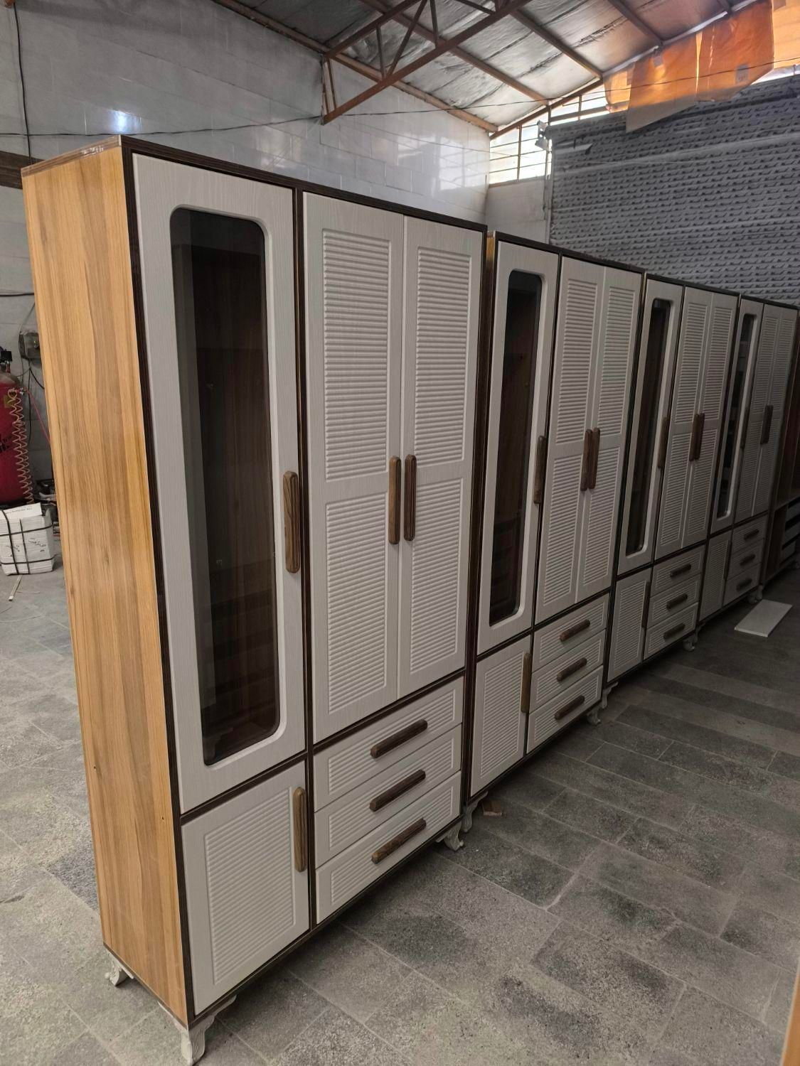 سیسمونی کمدعرض ۱۰۰درب توکارجاکفشی دارباتخفیف ویژه|تخت و صندلی بچه|مشهد, عبادی|دیوار