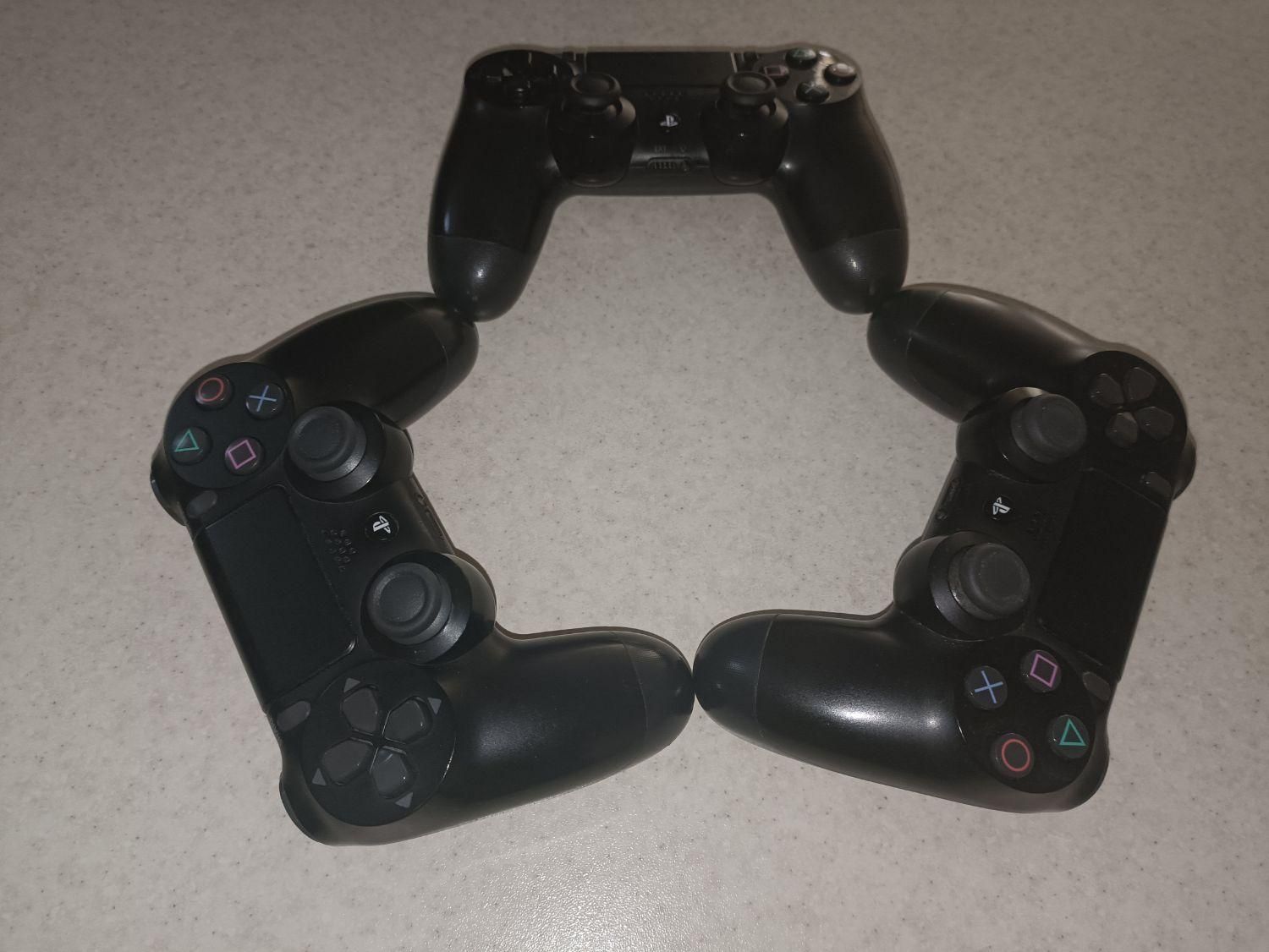 سه عدد دسته اصلی ps4 به شرط|کنسول، بازی ویدئویی و آنلاین|شیراز, شهرک گلستان|دیوار