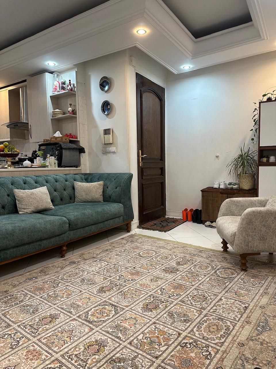 فروش مبل پنج نفره|مبلمان خانگی و میز عسلی|تهران, بهجت‌آباد|دیوار