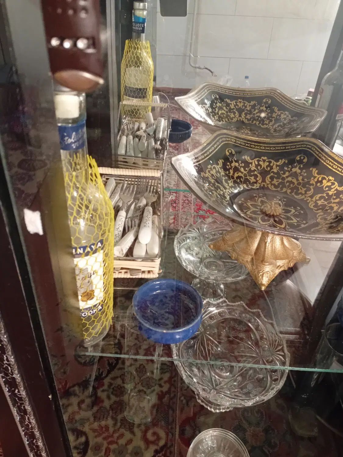 بوفه اینه دارقد۱۸۰باوسایل داخلش یجا|بوفه، ویترین، کنسول|کرج, برغان|دیوار