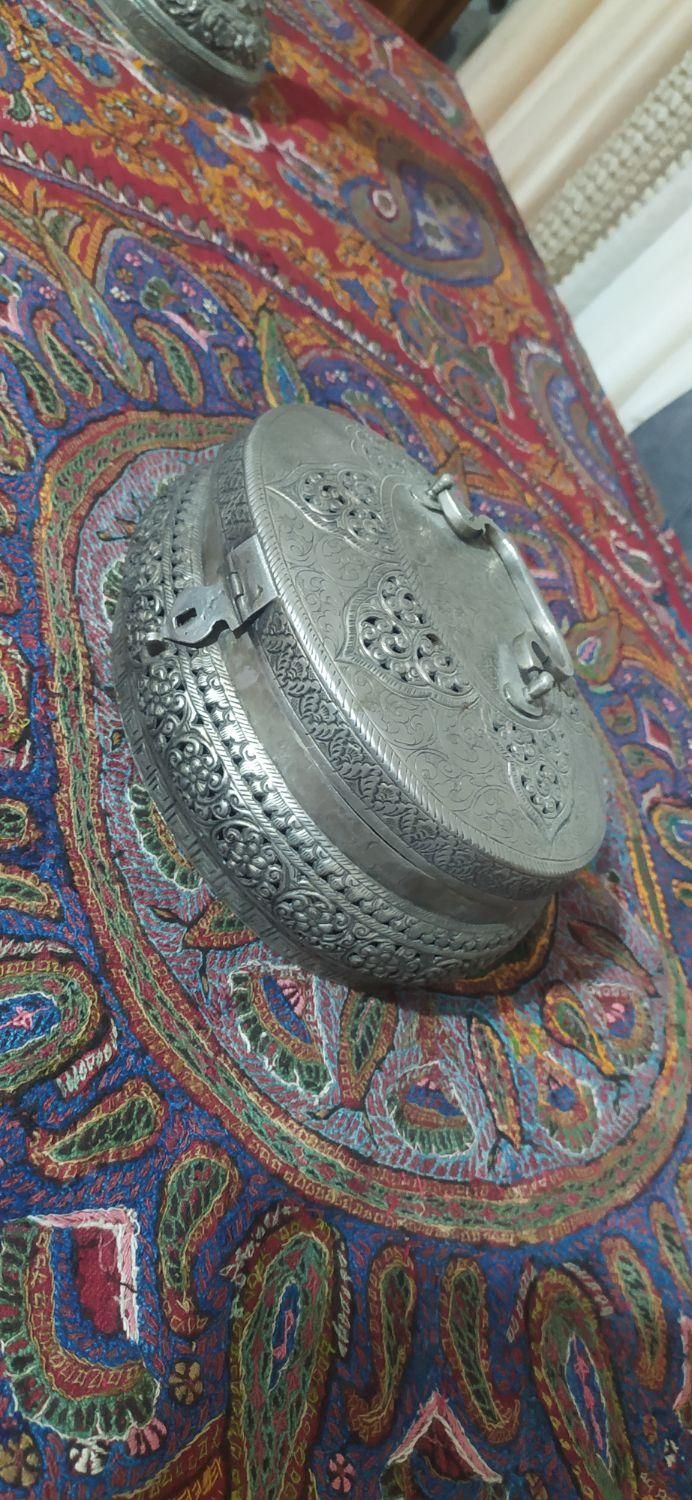 ست سه تکه قلمزنی انتیک|کلکسیون اشیاء عتیقه|تهران, باغ فردوس|دیوار