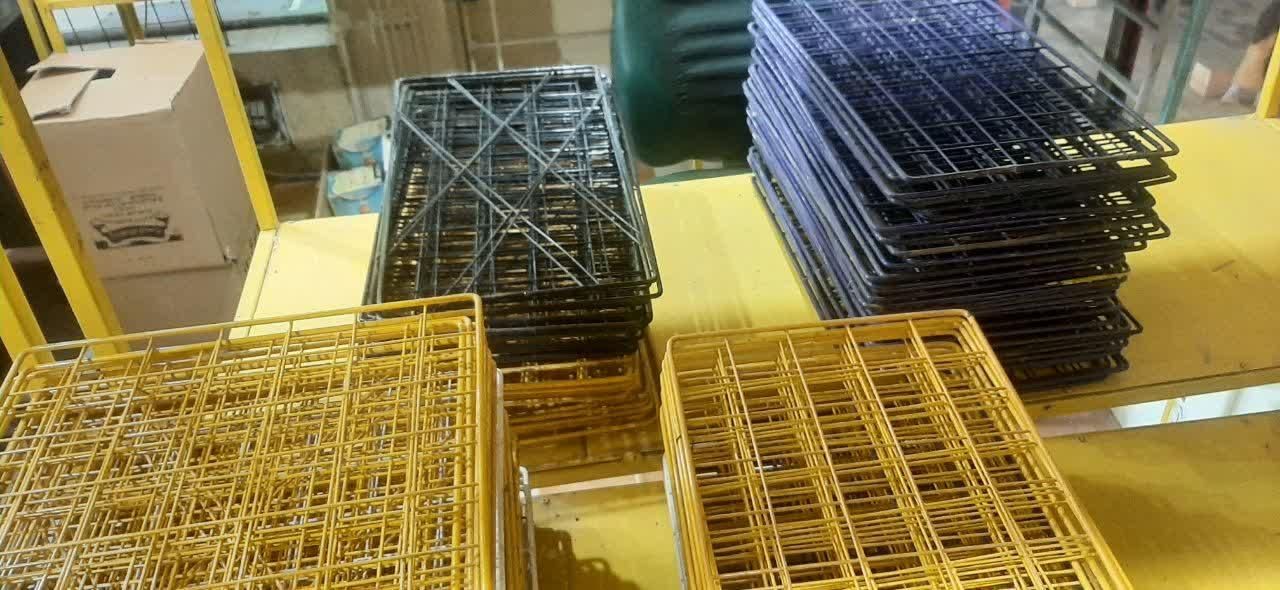 قفسه های توری مشبک ایستگاه عباس آباد|کتابخانه، شلف، قفسههای دیواری|همدان, |دیوار