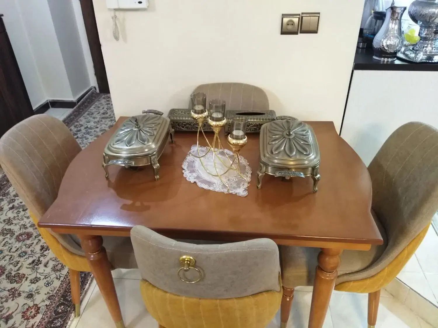 ست مبل راحتی ۸ نفره‌ومیزنهارخوری ۴نفره ‌ومیزعسلی|مبلمان خانگی و میز عسلی|ری, عباس‌آباد|دیوار